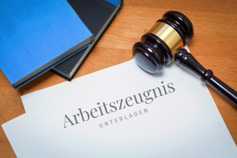 Arbeitszeugnis Dokument-AdobeStock_403218018-mobile