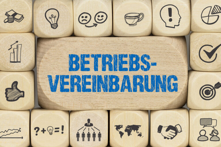 Betriebsvereinbarung_Würfel_Symbole_Busswords-mobile